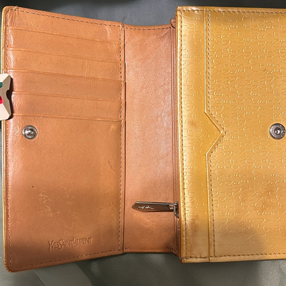 YSL Patent BI-Fold Wallet - Picture 7 of 9
